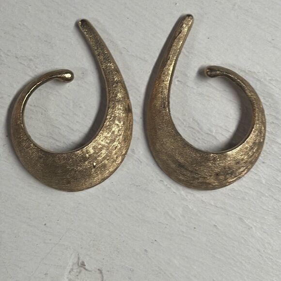 Coro Pair of Brushed Gold Tone Slip-Ease Vintage Earrings - Picture 1 of 7